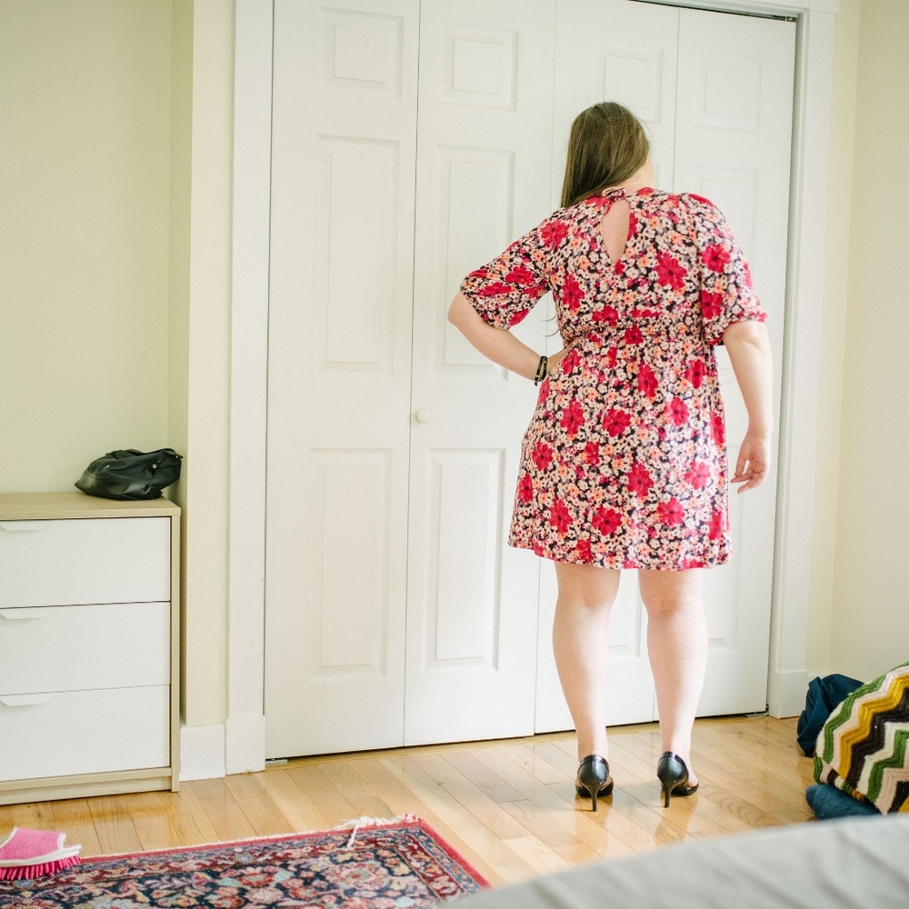 Beautiful Dress with Floral Patter - Picture 2 of 4